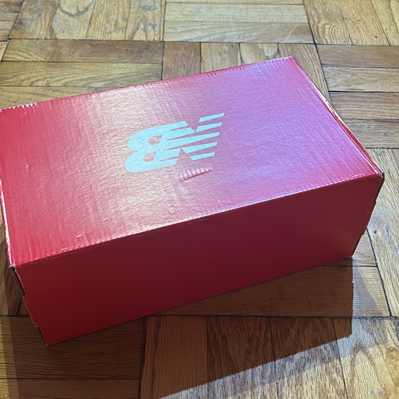 New Balance Empty Box - Picture 2 of 4